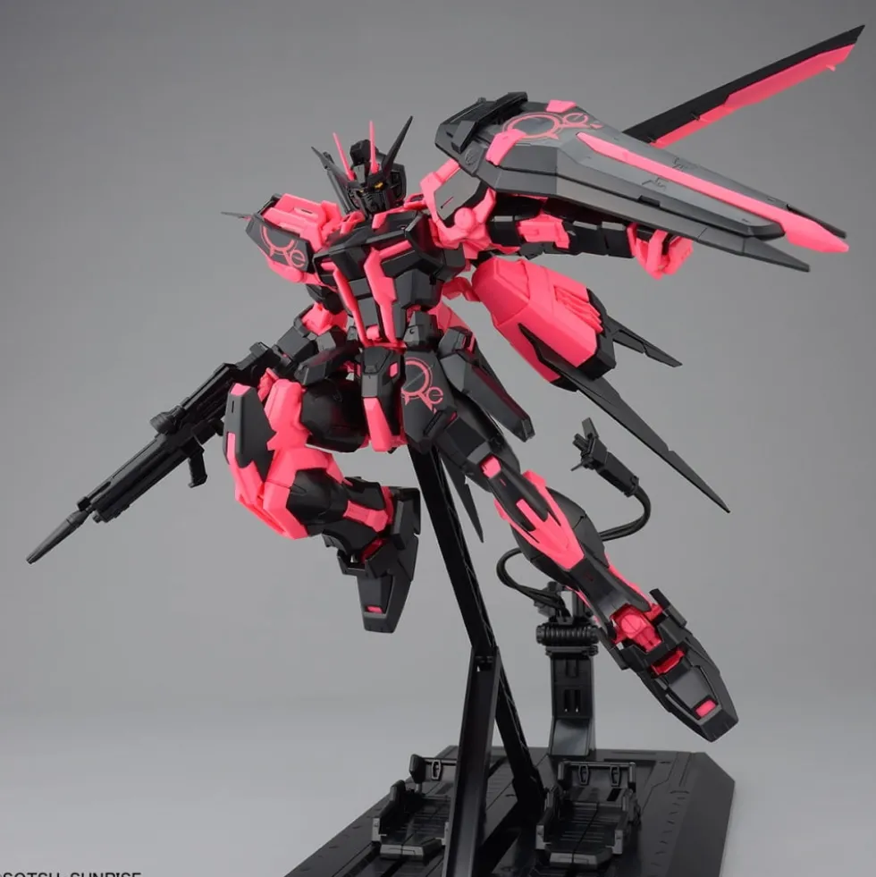 MG 1/100 AILE STRIKE GUNDAM Ver.RM (Recirculation Color / Neon Pink) (GAT-X105+AQM/E-X01)
