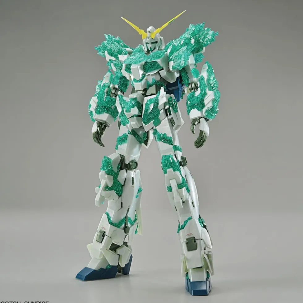 MG 1/100 UNICORN GUNDAM (LUMINOUS CRYSTAL BODY)